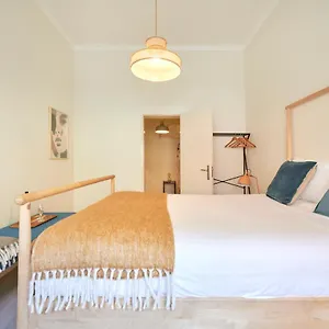 charming-3br-apt-w-patio-by-timecooler.hotels-lisbon-portugal.com/