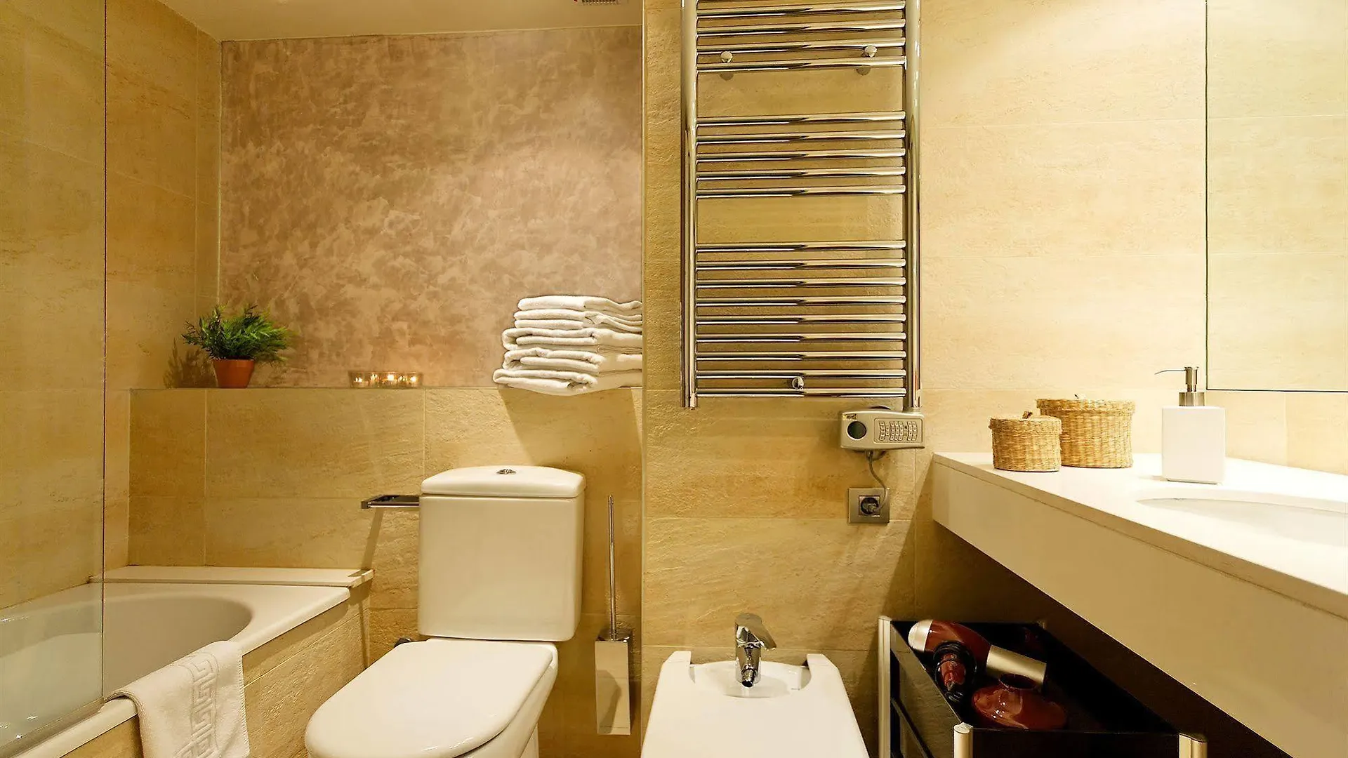 Inside Barcelona Apartments Mercat 0*,  Spain